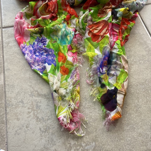 Large Floral Frayed Scarf/Sarong - Picture 8 of 8